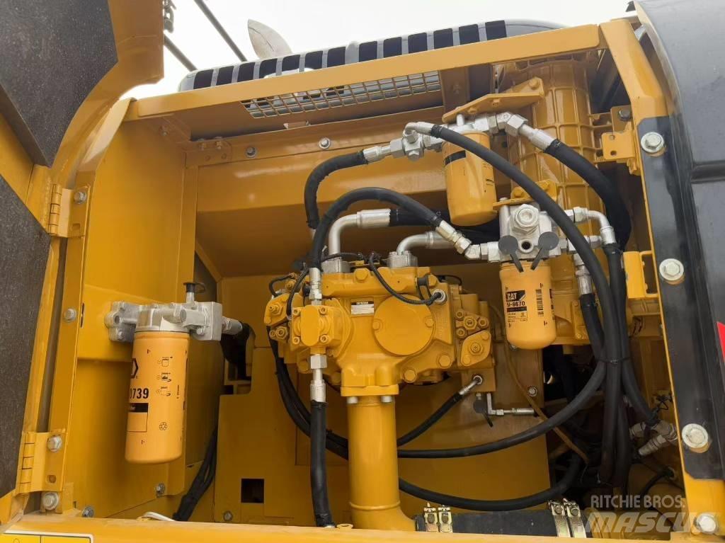 CAT 330 D L Vikšriniai ekskavatoriai