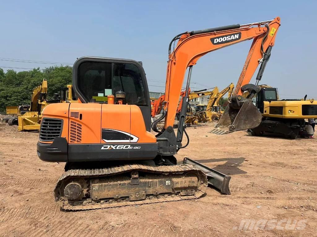 Doosan DX 60 Vikšriniai ekskavatoriai