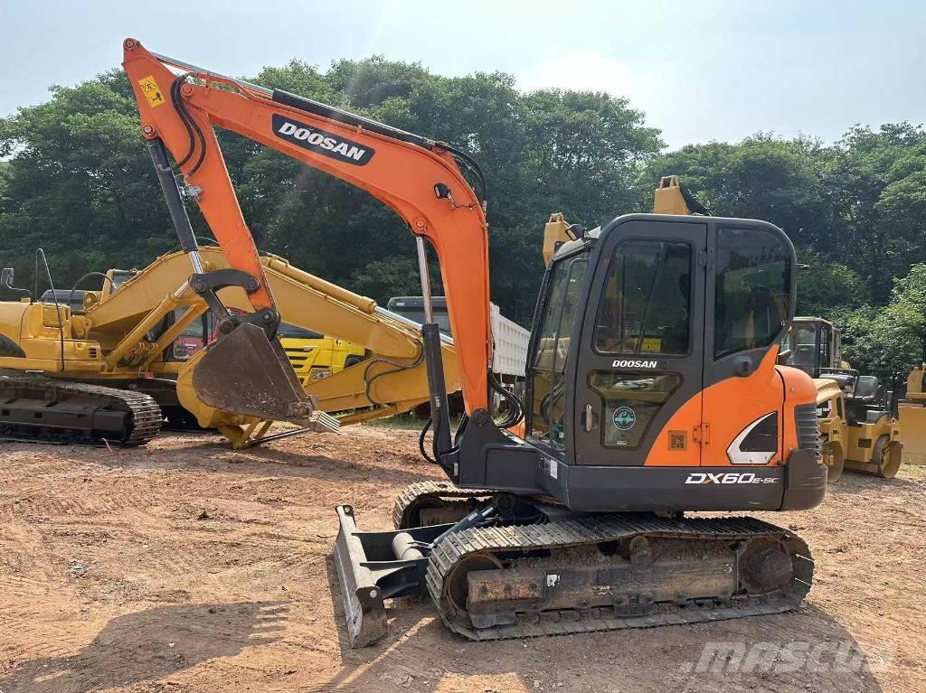 Doosan DX 60 Vikšriniai ekskavatoriai