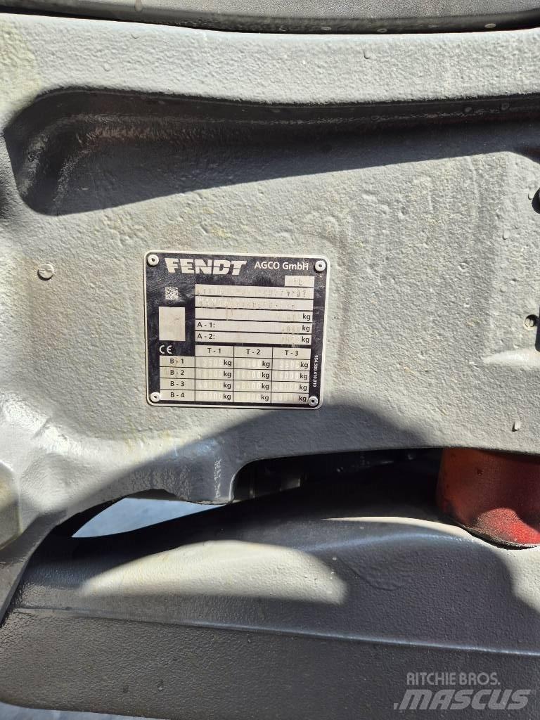 Fendt 718 Vario Traktoriai