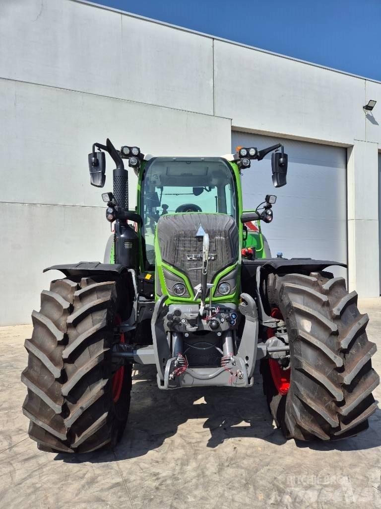 Fendt 718 Vario Traktoriai