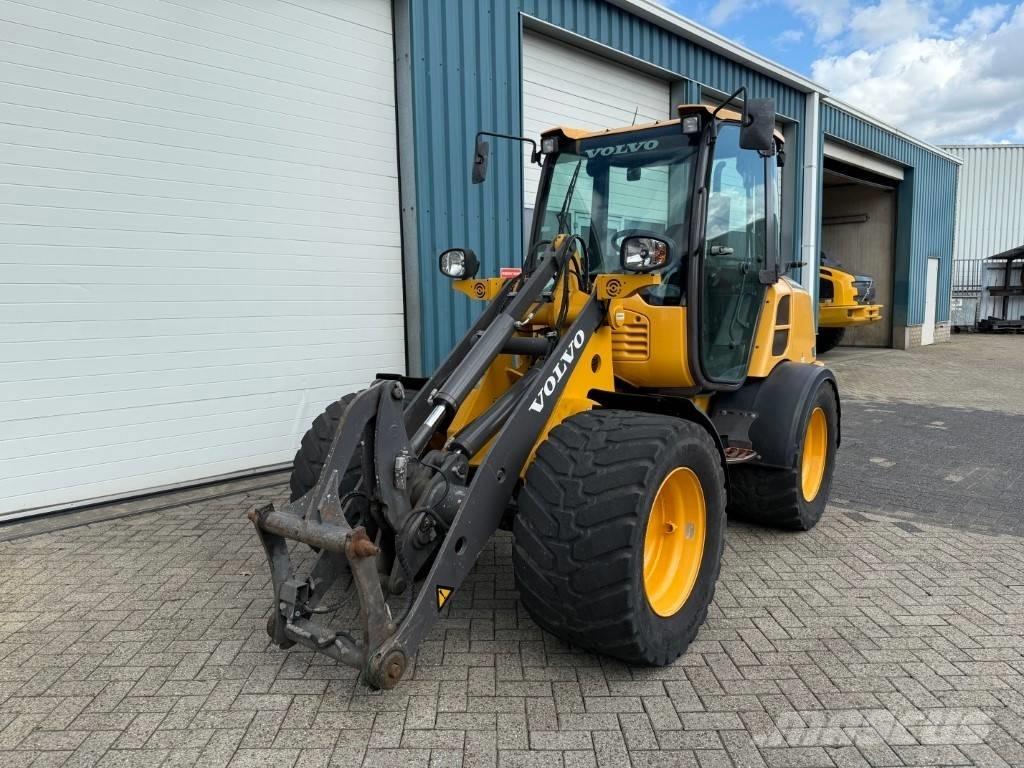 Volvo L 25 F Naudoti ratiniai krautuvai