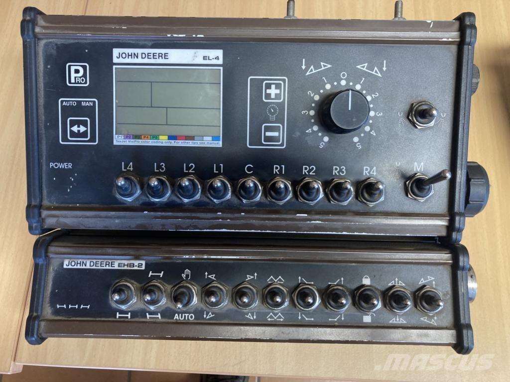 John Deere 732 Prikabinami purkštuvai