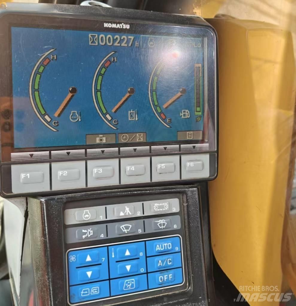 Komatsu 210LC-8 Vikšriniai ekskavatoriai