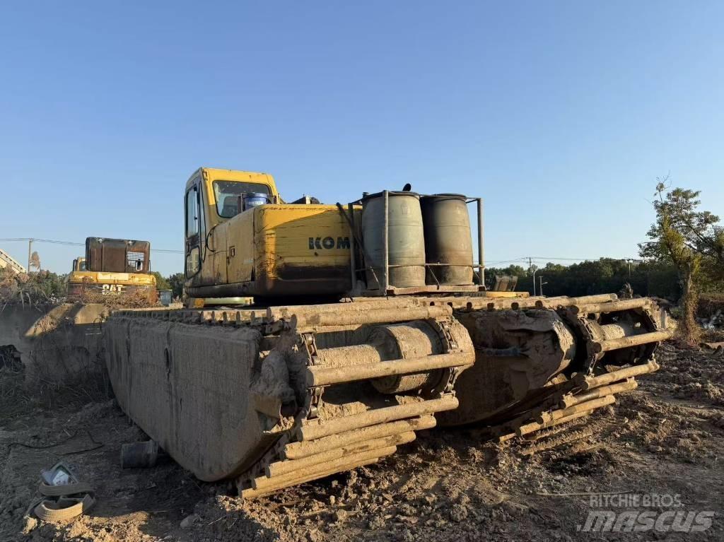 Komatsu PC 200-6 Amfibiniai ekskavatoriai
