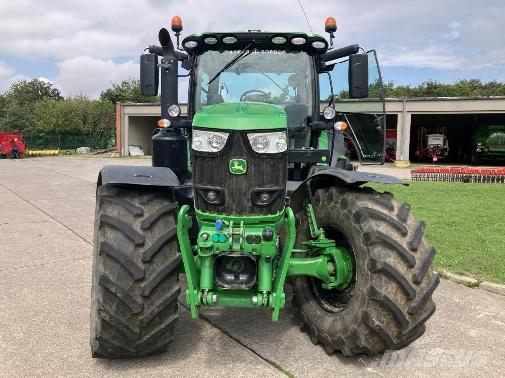 John Deere 6215R Traktoriai