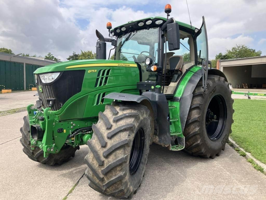 John Deere 6215R Traktoriai