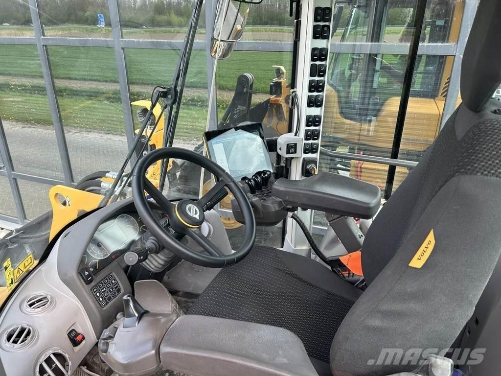 Volvo L110H Naudoti ratiniai krautuvai