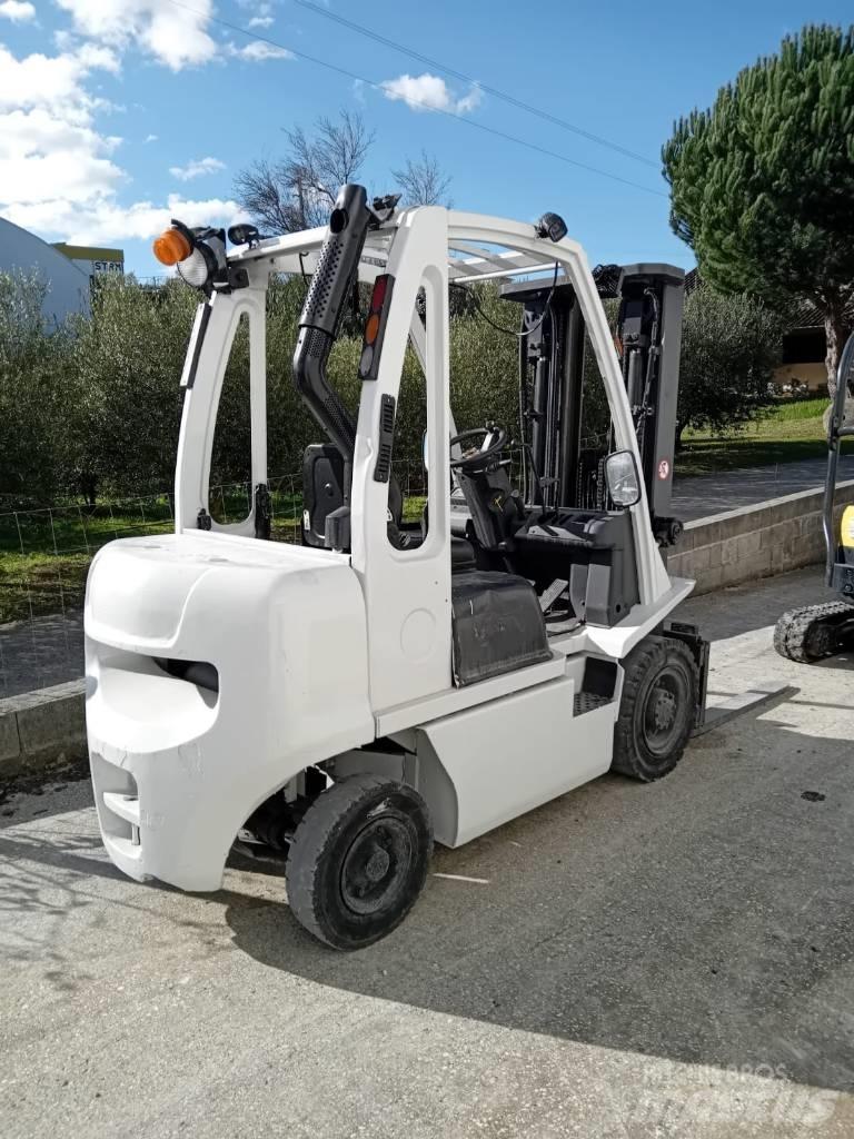 UniCarriers DX 25 Dyzeliniai krautuvai