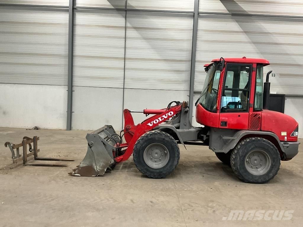 Volvo L 30 B-Z/X Naudoti ratiniai krautuvai