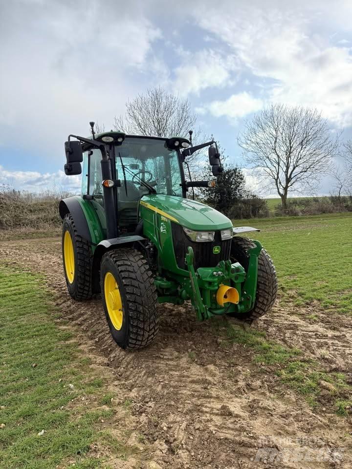 John Deere 5100 R Traktoriai