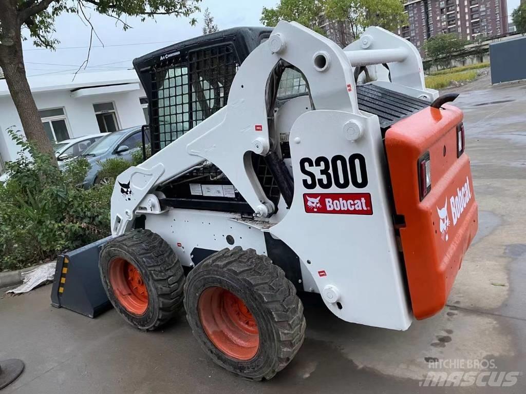 Bobcat S 300 Krautuvai su šoniniu pasukimu