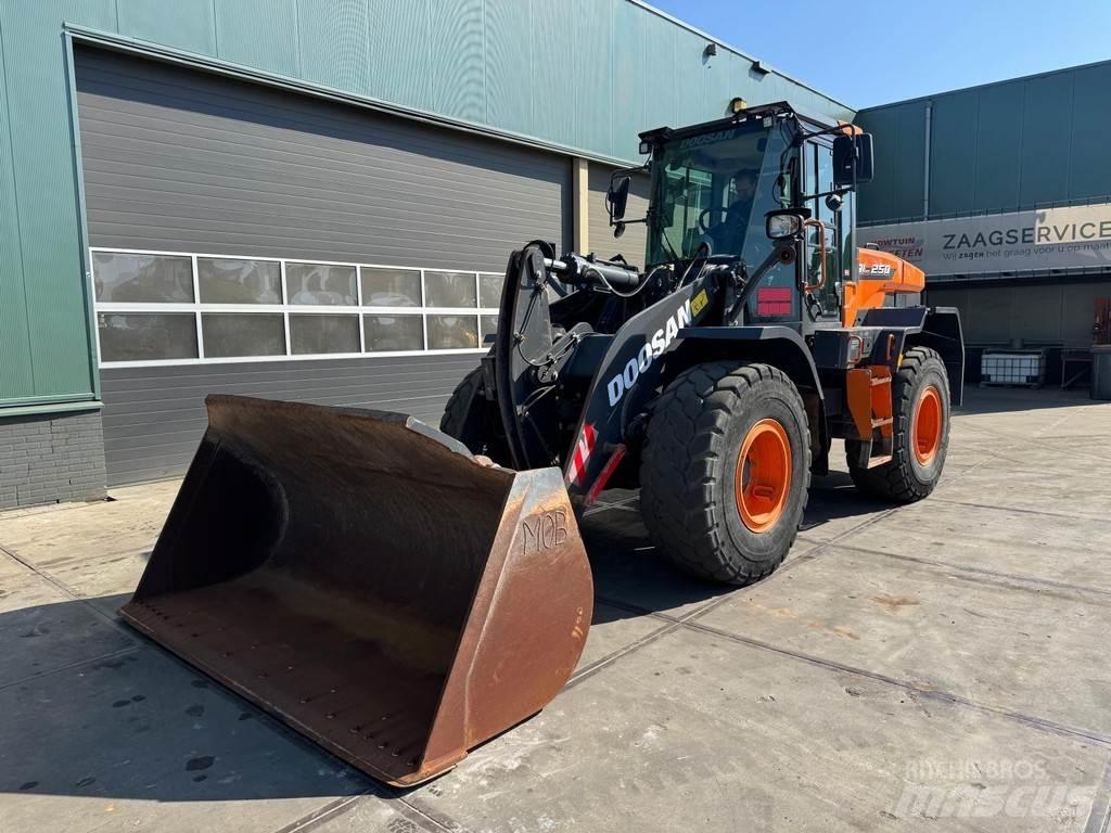 Doosan DL250-7 Naudoti ratiniai krautuvai
