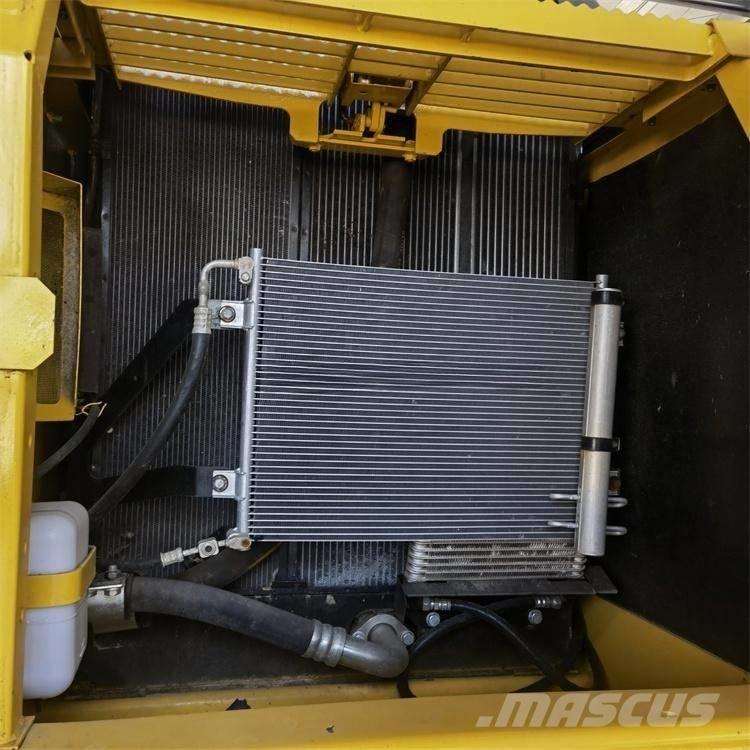 Komatsu PC200-8 Vikšriniai ekskavatoriai
