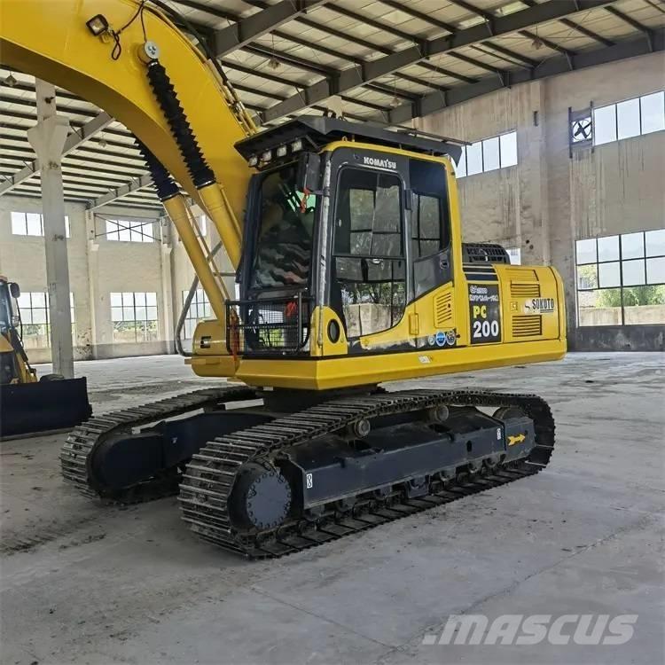 Komatsu PC200-8 Vikšriniai ekskavatoriai