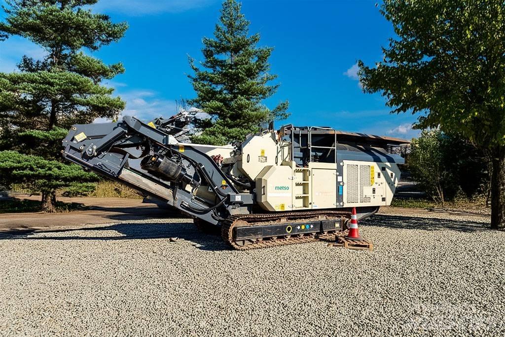 Metso J90 Mobilūs smulkintuvai