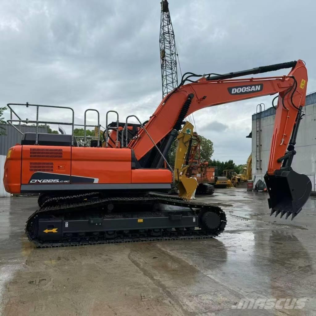 Doosan DX 225 LC Vikšriniai ekskavatoriai