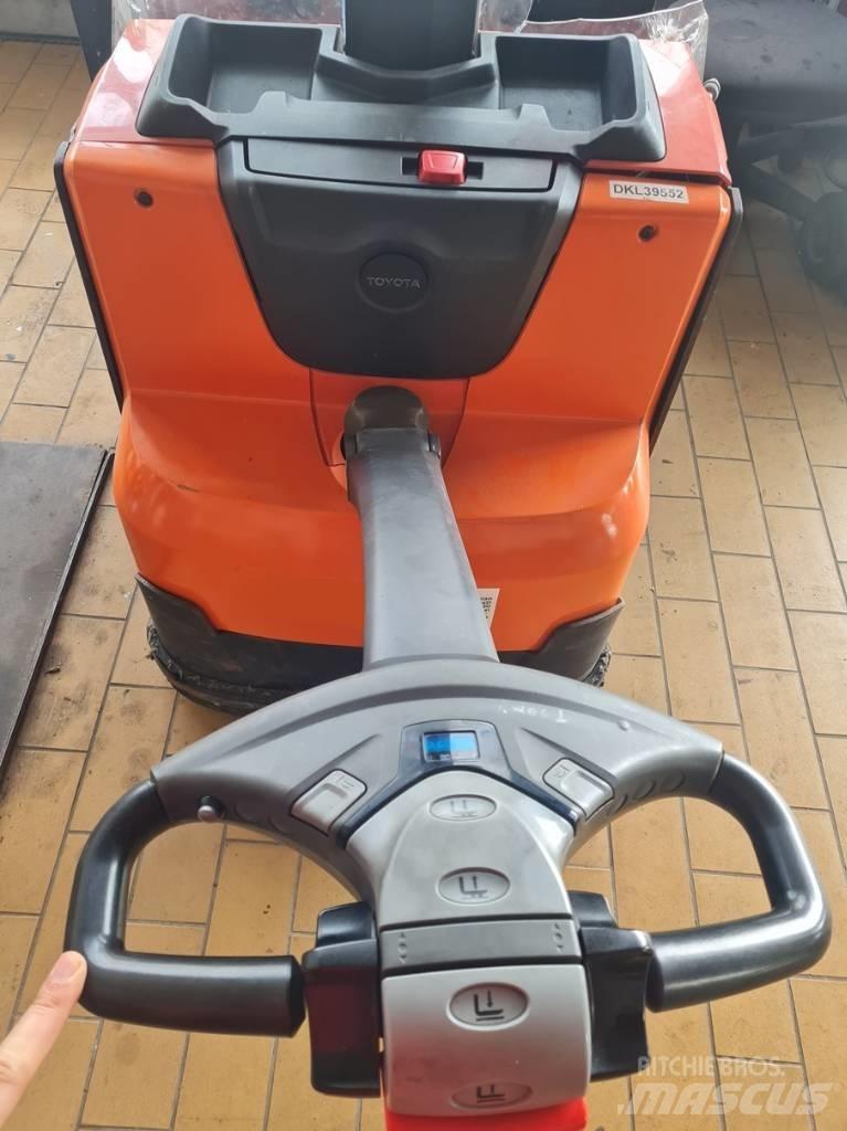 Toyota SWE080L Rankiniai vėžimėliai