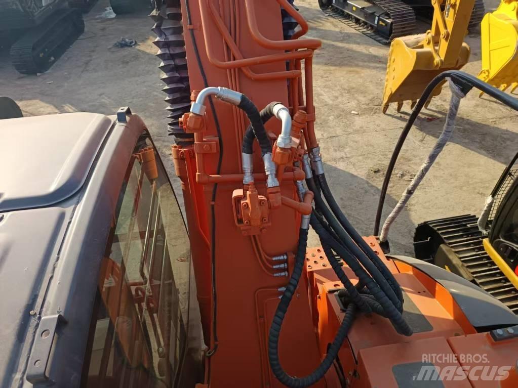 Hitachi ZX135 Vikšriniai ekskavatoriai