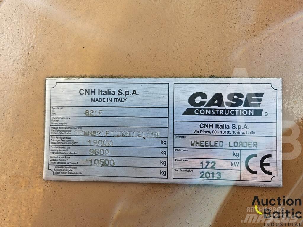CASE 821 F Naudoti ratiniai krautuvai
