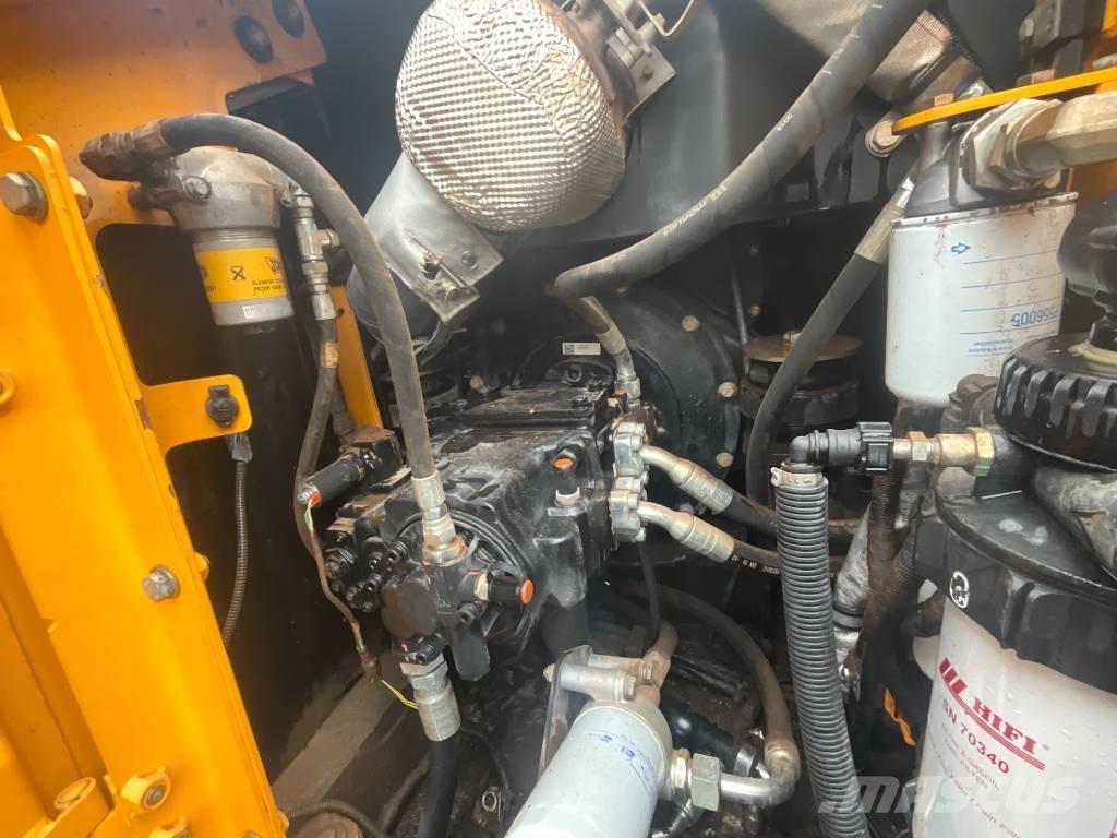 JCB JS 130 LC Vikšriniai ekskavatoriai