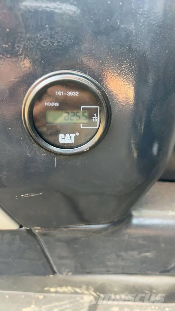 CAT 325 D Vikšriniai ekskavatoriai
