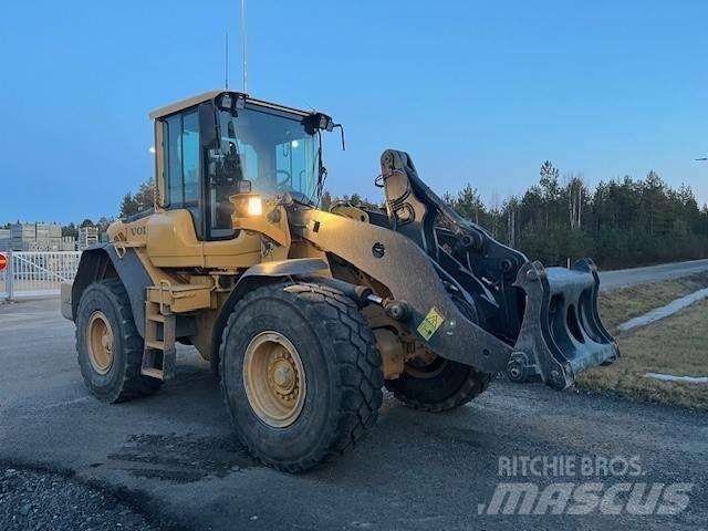 Volvo L90F Naudoti ratiniai krautuvai