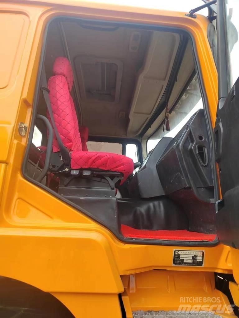 Shacman F 3000 Savivarčių priekabų vilkikai