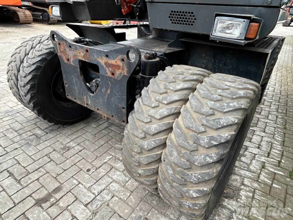 Hitachi ZX 140 W Ratiniai ekskavatoriai
