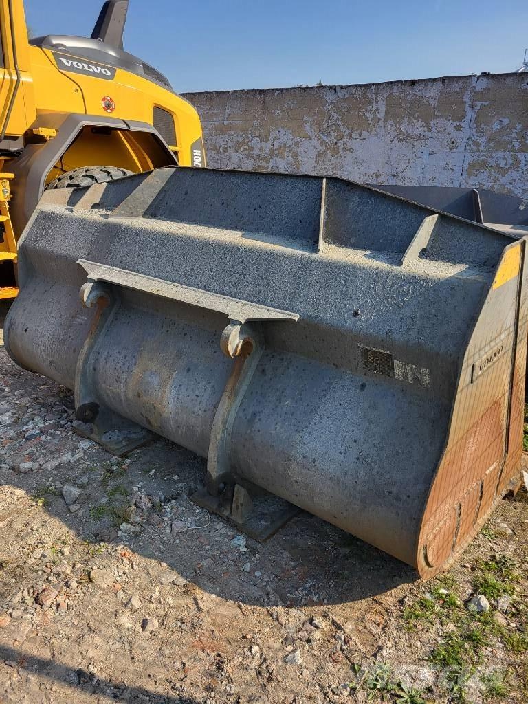 Volvo L 120 H Naudoti ratiniai krautuvai