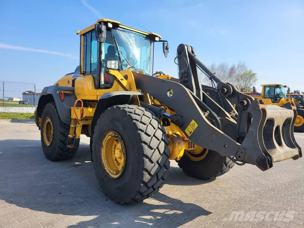 Volvo L 120 H Naudoti ratiniai krautuvai