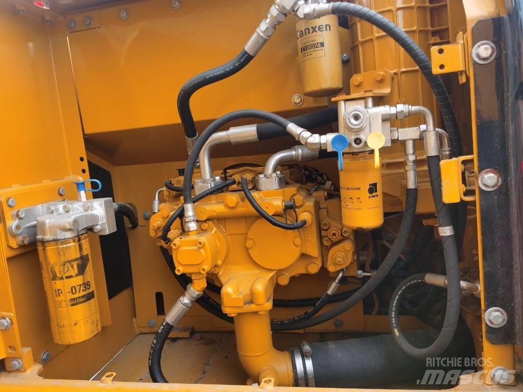 CAT 320 D2 Vikšriniai ekskavatoriai