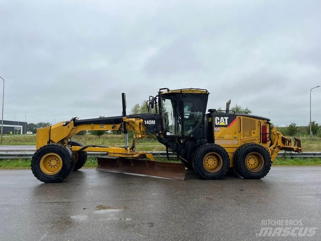 CAT 140M Greideriai