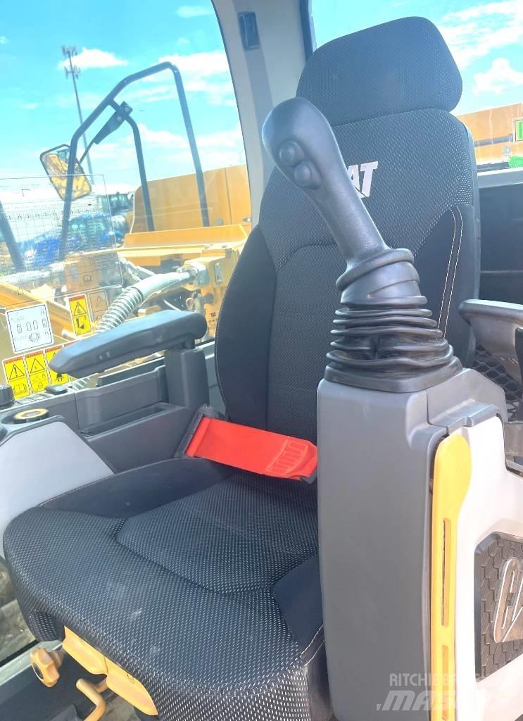 CAT 320 TC Vikšriniai ekskavatoriai