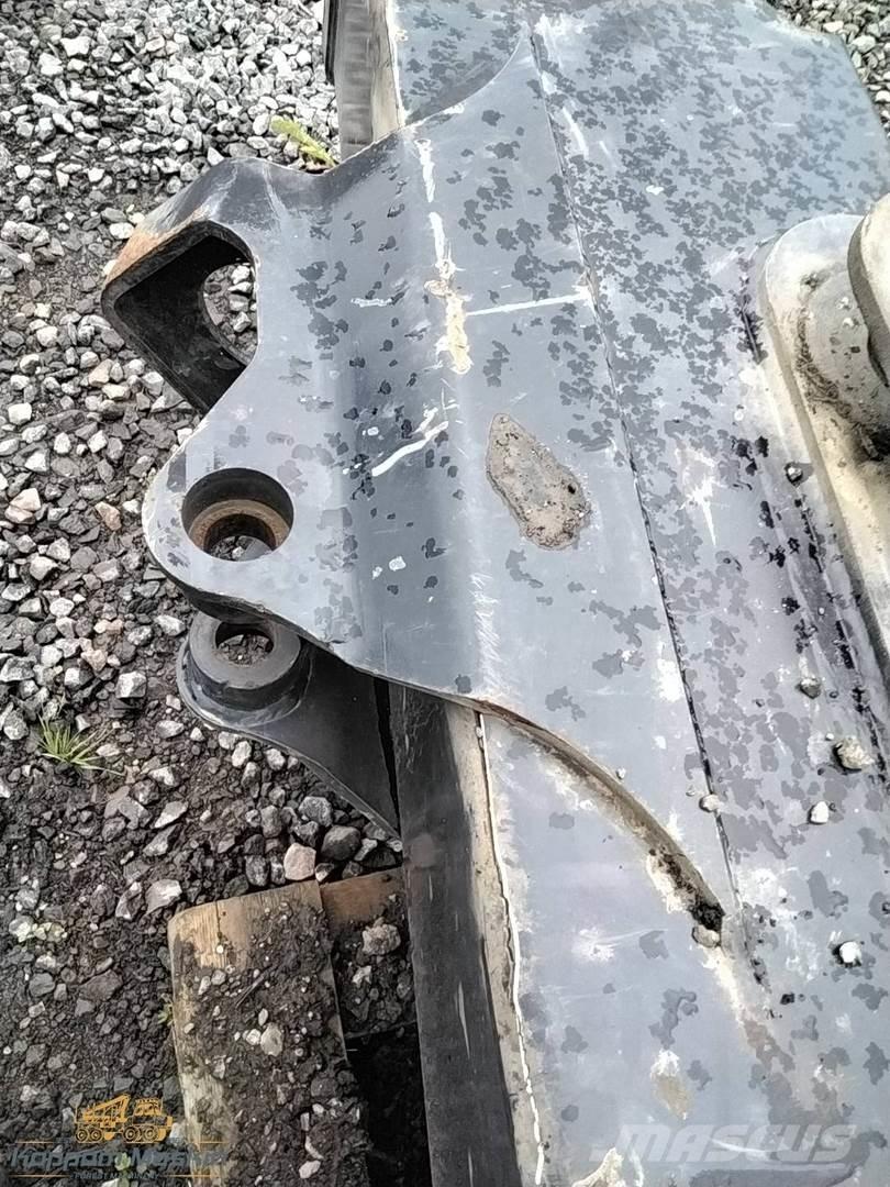 Komatsu 165 Medienos transportavimo mašinų kranai