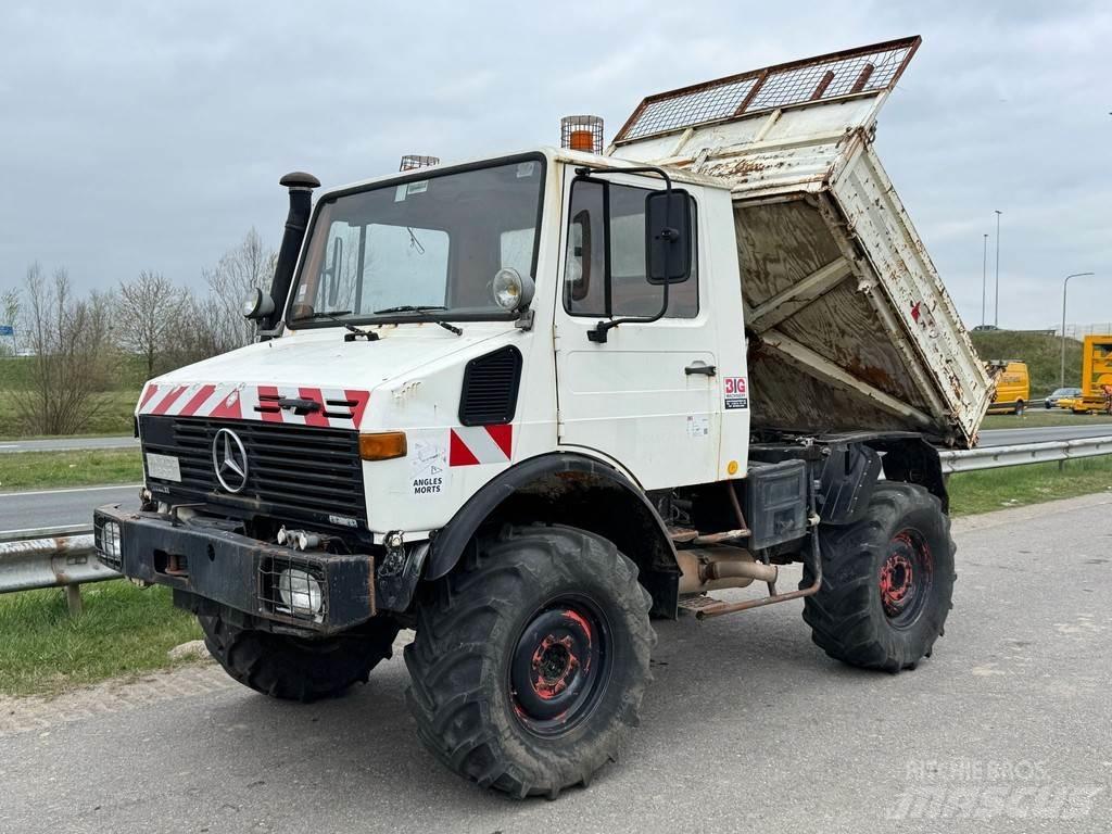 Mercedes-Benz 424 Savivarčių priekabų vilkikai