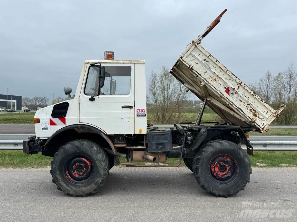 Mercedes-Benz 424 Savivarčių priekabų vilkikai