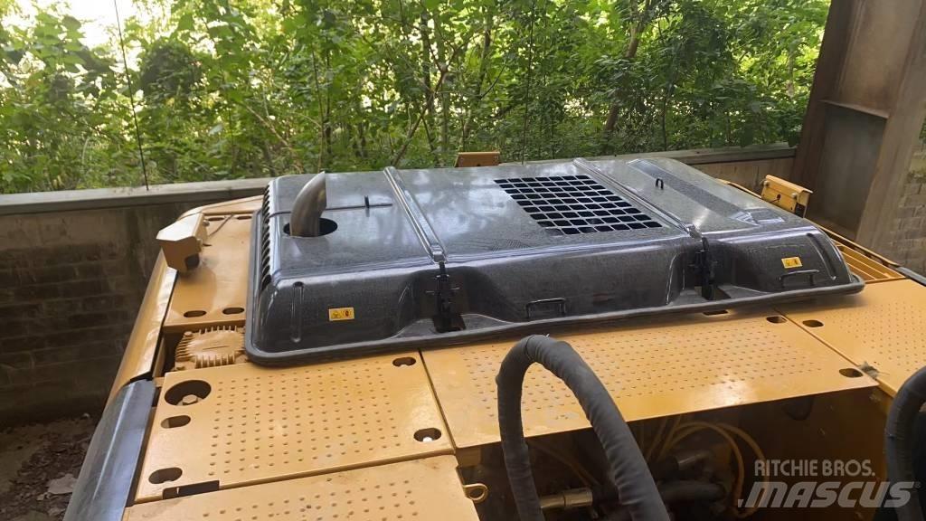 CAT 320D2L Vikšriniai ekskavatoriai