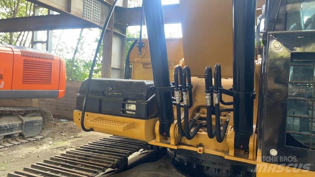CAT 320D2L Vikšriniai ekskavatoriai