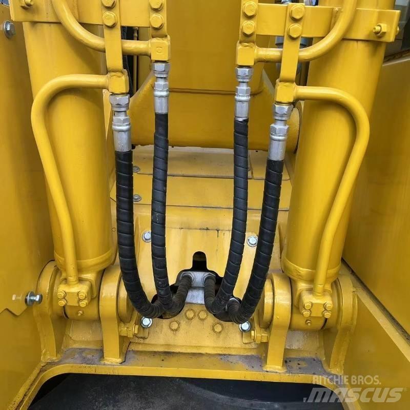 Komatsu PC 138 Vikšriniai ekskavatoriai