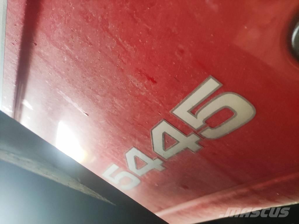Massey Ferguson 5445 Traktoriai