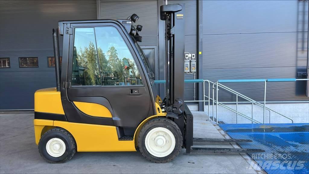 Yale GDP 30 VX Dyzeliniai krautuvai