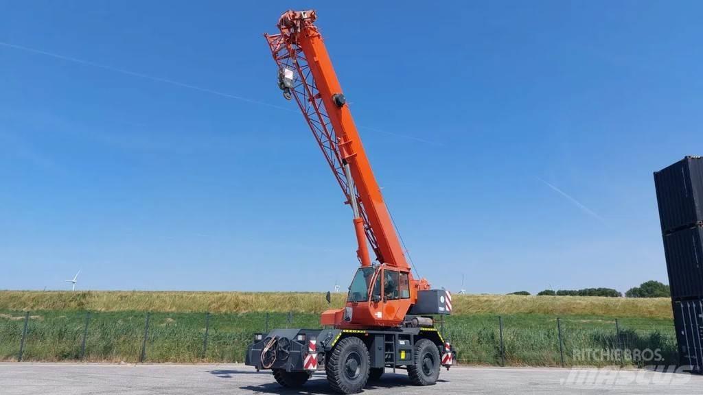 Terex RC30 Neapdoroto reljefo kranai