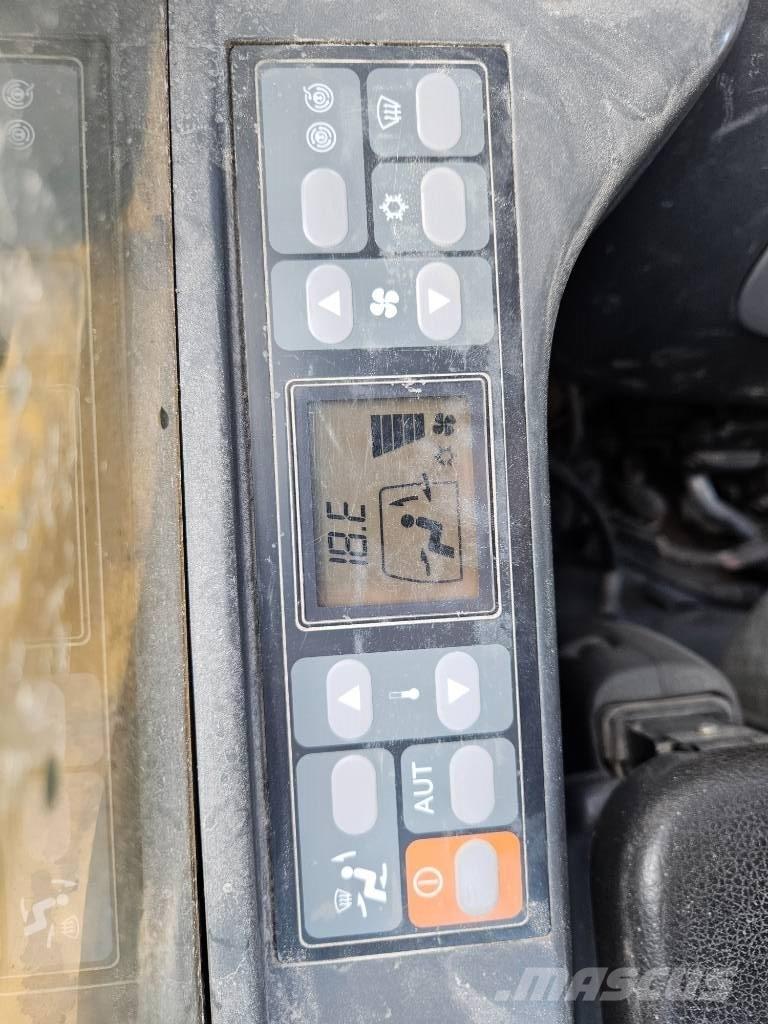 CAT 323 Vikšriniai ekskavatoriai