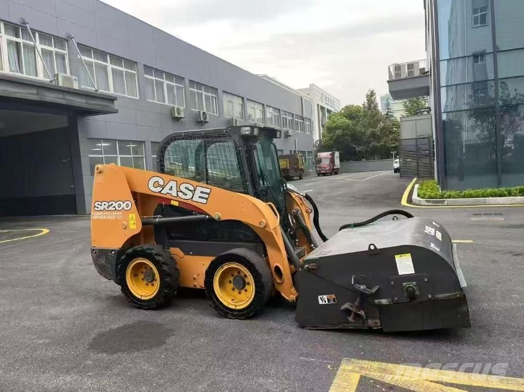 CASE SR 200 Krautuvai su šoniniu pasukimu