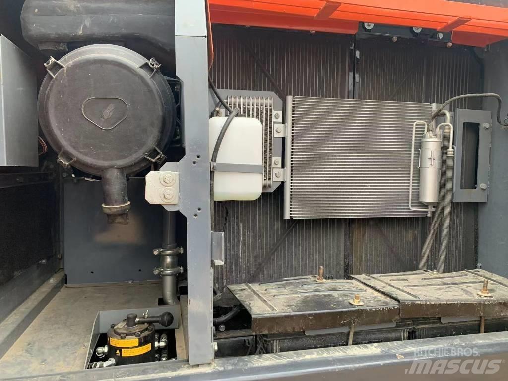 Hitachi ZX 200-3 Vikšriniai ekskavatoriai