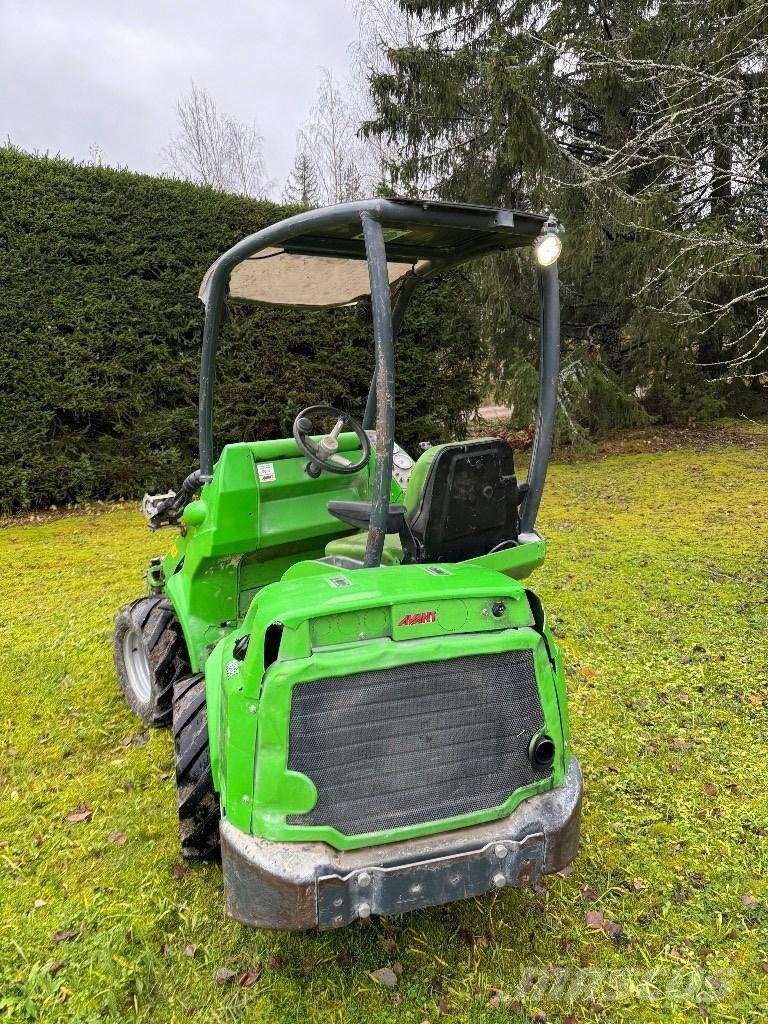 Avant 528 Daugiafunkciniai pakrovėjai