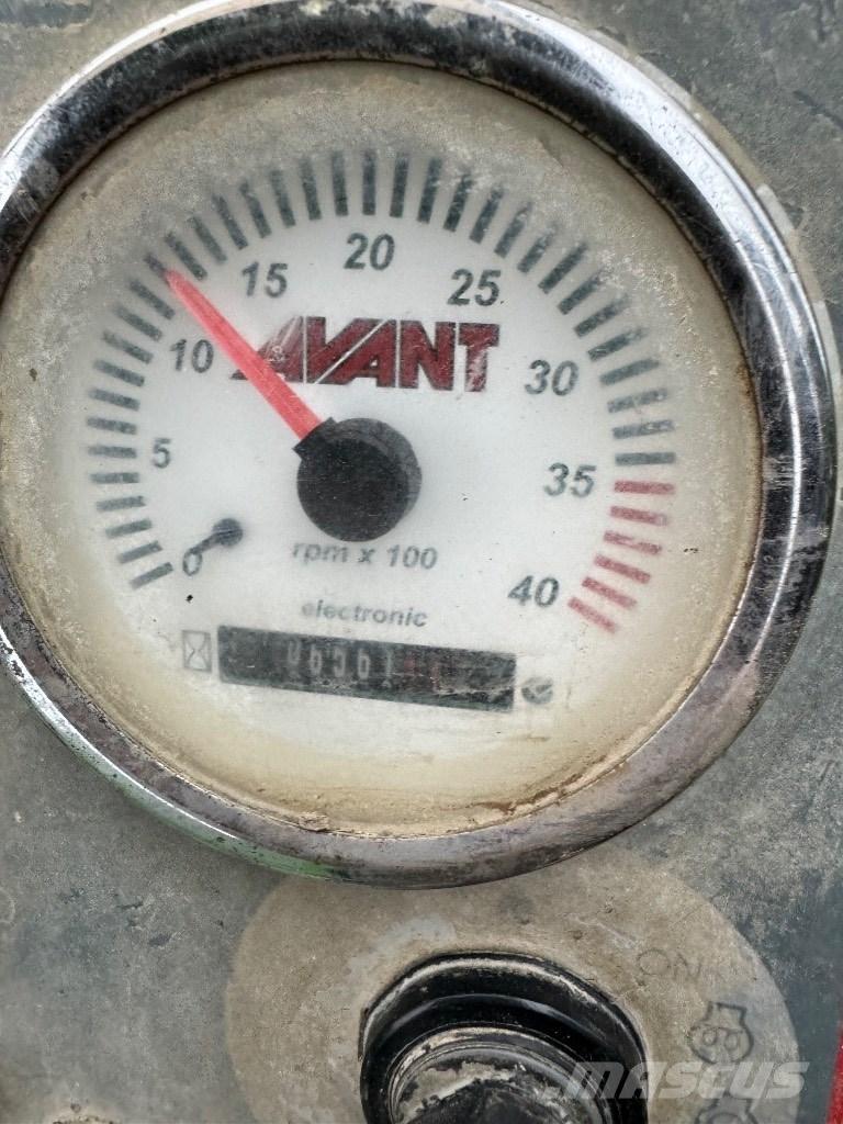 Avant 528 Daugiafunkciniai pakrovėjai