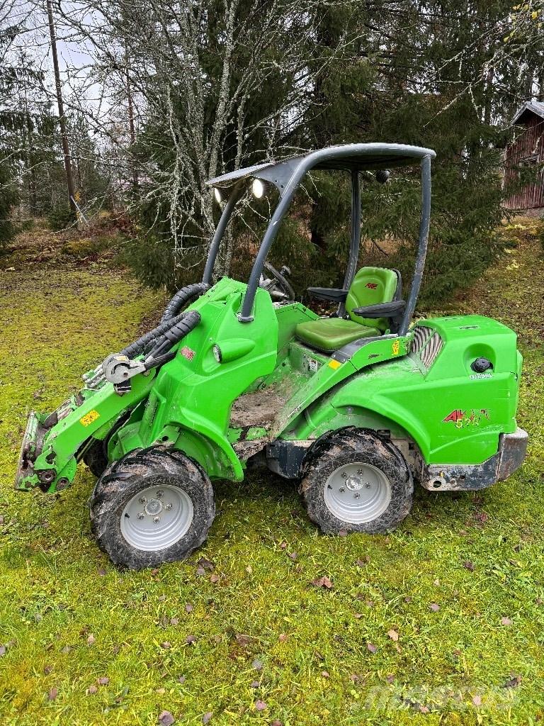 Avant 528 Daugiafunkciniai pakrovėjai