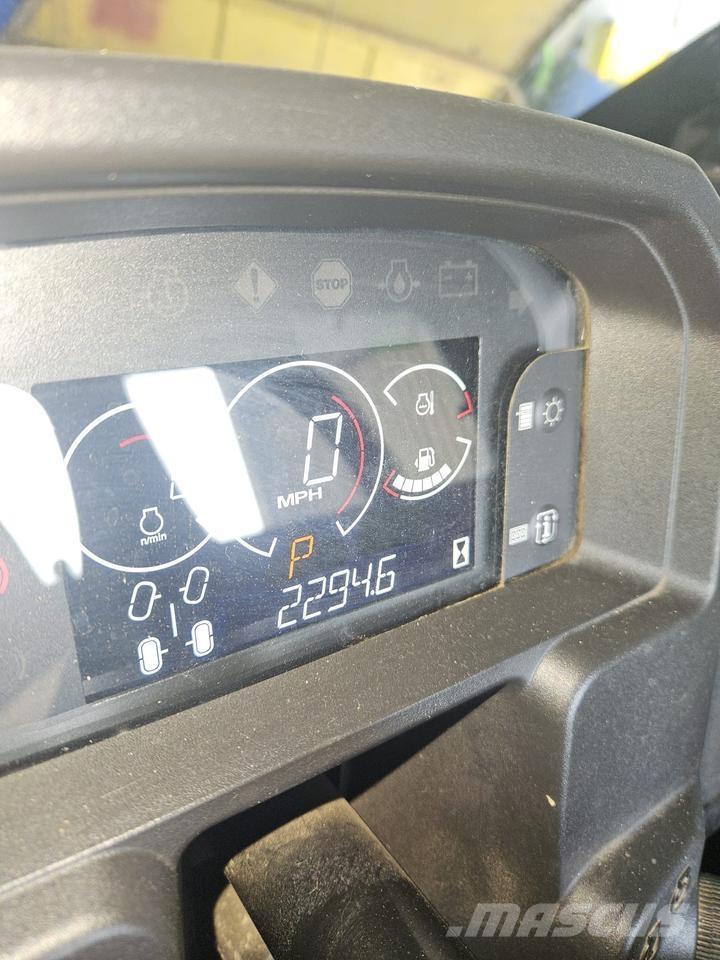 John Deere XUV865M Visureigiai